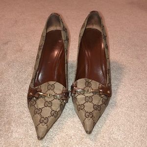 Pointed toe Gucci heel, size 6
